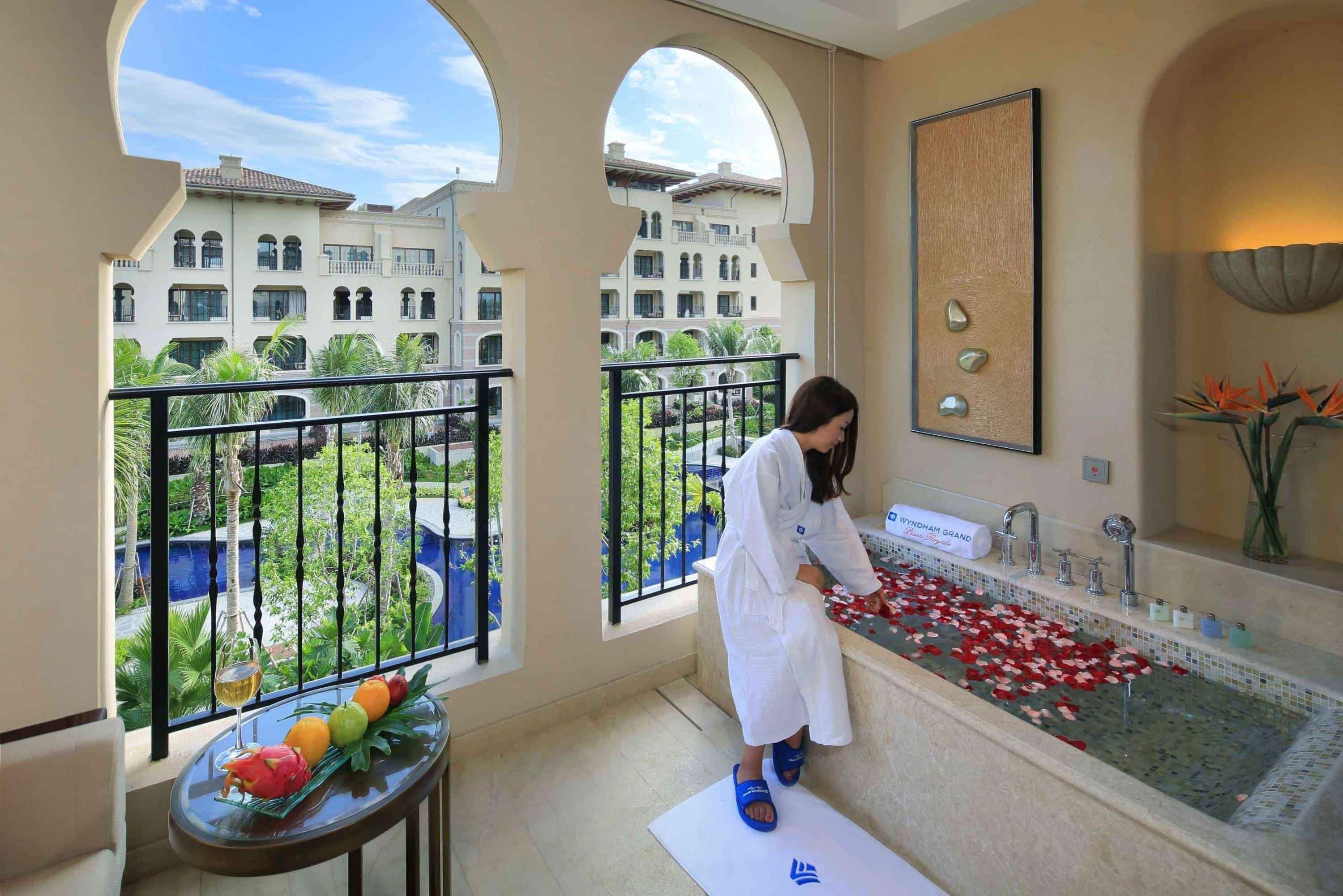 Wyndham Grand Plaza Royale Hainan Longmu Bay Ledong Exteriör bild